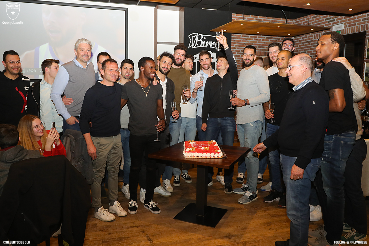 MUCCALA FANS TURN OUT FOR THE END-OF-SEASON FAREWELL - Pallacanestro Varese